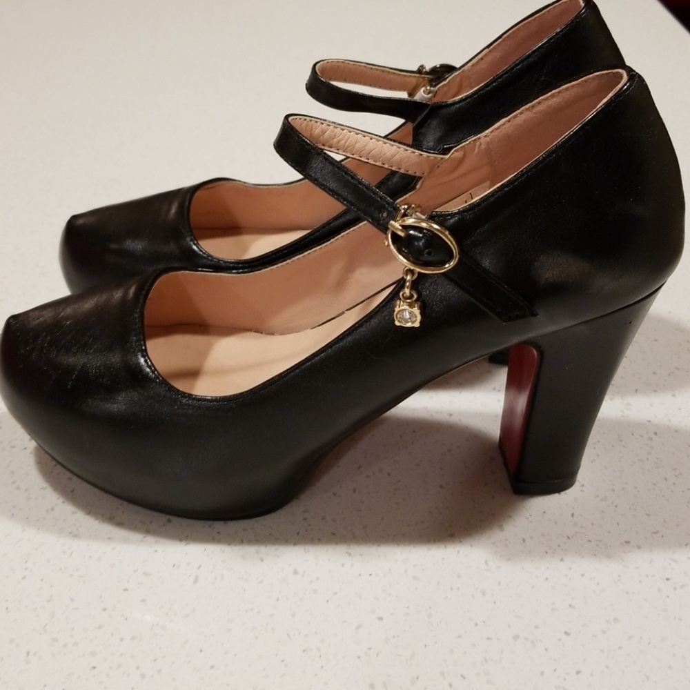 Shoes - Picture 2 of 3